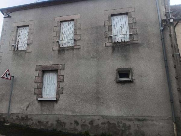 Maison de 106 m² partiellement louée au rez de chaussé.