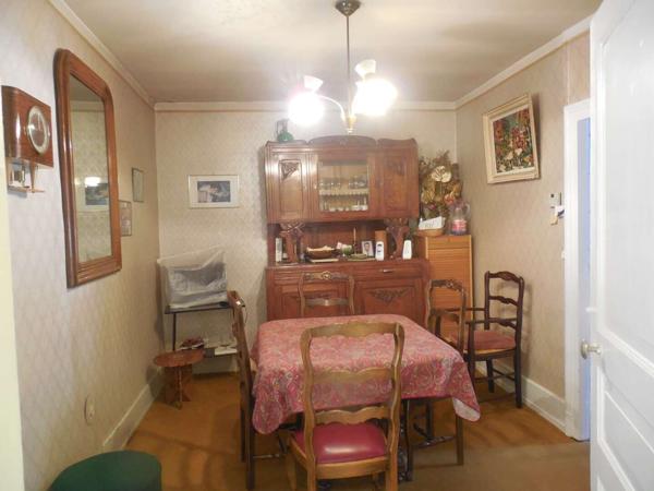 Maison de 106 m² partiellement louée au rez de chaussé.