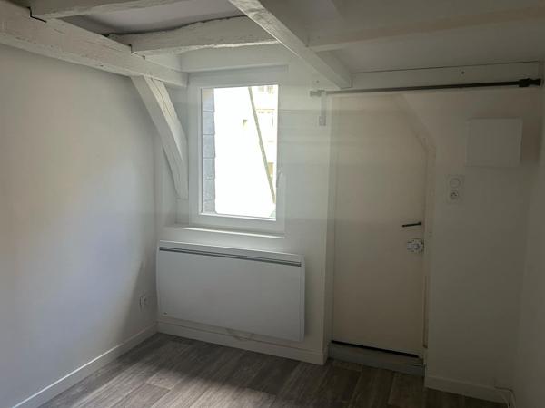 A louer - Studio avec coin chambre - Angers hyper centre-ville