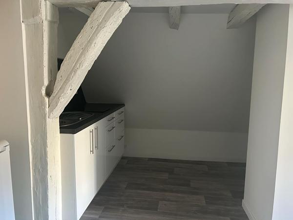 A louer - Studio avec coin chambre - Angers hyper centre-ville