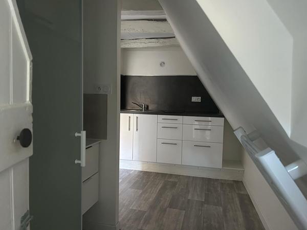 A louer - Studio avec coin chambre - Angers hyper centre-ville