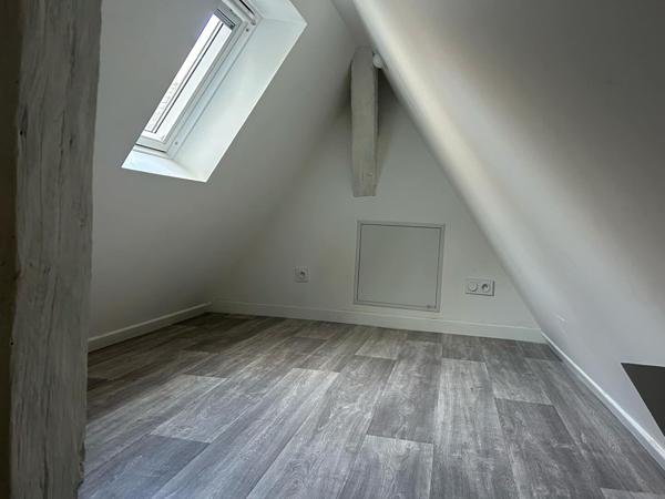 A louer - Studio avec coin chambre - Angers hyper centre-ville