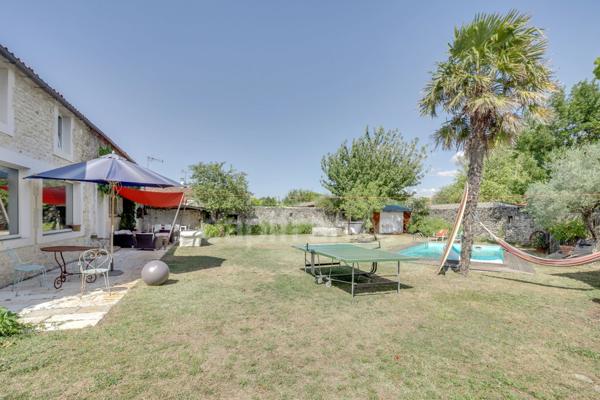 Dpt Charente Maritime (17), à vendre SAINT SULPICE DE ROYAN - Villa Charentaise de 267 m² - Terrain de 958,00 m²