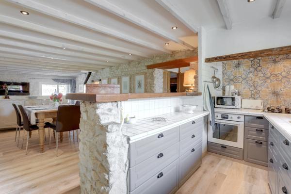 Dpt Charente Maritime (17), à vendre SAINT SULPICE DE ROYAN - Villa Charentaise de 267 m² - Terrain de 958,00 m²