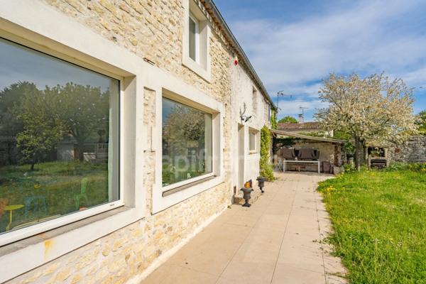 Dpt Charente Maritime (17), à vendre SAINT SULPICE DE ROYAN - Villa Charentaise de 267 m² - Terrain de 958,00 m²