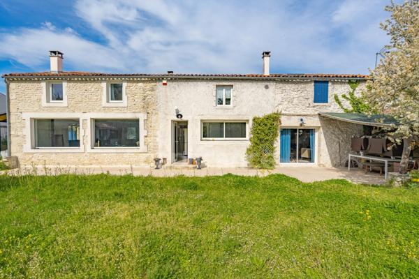 Dpt Charente Maritime (17), à vendre SAINT SULPICE DE ROYAN - Villa Charentaise de 267 m² - Terrain de 958,00 m²