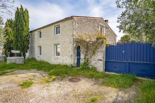 Dpt Charente Maritime (17), à vendre SAINT SULPICE DE ROYAN - Villa Charentaise de 267 m² - Terrain de 958,00 m²