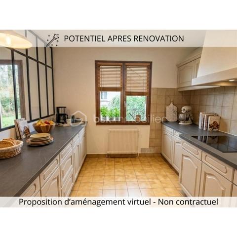 Secteur pavillonnaire • Bus au pied de la maison • Gares accessibles • Proche commerces et écoles

À Chanteloup-les-Vignes, dans un environnement pavillonnaire calme et résidentiel, découvrez cette maison individuelle de plain-pied construite en 1988 par ses propriétaires actuels. Un arrêt de bus situé juste devant la maison permet de rejoindre rapidement Poissy, Carrières-sous-Poissy ainsi que les gares environnantes. 
Une maison de plein pied de 86 m², entretenue avec soin au fil des années, pensée pour une vie de famille, où les enfants ont grandi dans un cadre verdoyant et chaleureux. 
Implantée au centre d’un terrain d’environ 500 m², elle bénéficie d’un jardin périphérique permettant de circuler tout autour de la maison et offrant de nombreuses possibilités d’aménagement extérieur : espace détente, potager, terrasse... 

Dès l’entrée, la maison séduit par sa belle luminosité traversante et sa circulation fluide. 
L’espace de vie s’organise autour d’un séjour salle à manger traversante,  lumineux, spacieux, ouvert sur le jardin tandis qu’un dégagement dessert les trois chambres de la partie nuit. 
La cuisine indépendante aménagée est un véritable espace à réinventer et à repenser selon les envies des futurs acquéreurs. La configuration actuelle de la cuisine laisse entrevoir de belles possibilités d’aménagement : ouverture partielle ou totale sur le séjour, création d’un espace cuisine américaine avec îlot central ou création d’une élégante verrière atelier pour créer un espace de vie moderne et familial. Conservée dans son état d’origine, la salle de bain laisse libre cours à un futur projet de rénovation et d’aménagement sur mesure pour créer un espace plus contemporain et personnalisé.

La maison de 5 pièces se compose d’une habitation de plain-pied sur 86 m²comprenant : 
- Un séjour salle à manger traversant lumineux avec accès de plein pied sur le jardin
- Une cuisine indépendante pouvant être ouverte sur la pièce de vie pour plus de convivialité 
- Trois grandes chambres avec création d'une 4ème chambre/bureau possible
- Une salle de bain avec fenêtre 
- Un WC indépendant
- Un sous-sol total accessible par l'étage comprenant 1 partie garage fermé permettant de stationner 2 voitures, 1 partie buanderie, local technique et stockage
- Combles isolés, non aménagé et non accessibles en l'état.

Une maison saine, habitable immédiatement, offrant un fort potentiel de modernisation intérieure !

✨ UN VRAI POTENTIEL D’ÉVOLUTION ET D'OPTIMISATION DE L'ESPACE
Un sous-sol total accessible par l'intérieur d’environ 90 m² est un réelle surface à exploiter. Idéal pour aménager une salle de jeux, un home cinéma, un atelier de couture, un bureau, une salle de sport ou stockage et même une chambre d’amis avec création d'une salle d'eau privative !!!  (surface annexe non comptée dans la surface habitable).
Les combles isolés et actuellement non exploités et non accessibles viennent compléter le bien et offrent un potentiel d’aménagement complémentaire.
Ils pourront faire l’objet d’un futur projet d’aménagement sous réserve d’étude de faisabilité étudiée par un professionnel.  

Une maison pleine de potentiel, idéale pour une famille souhaitant créer un lieu de vie à son image dans un environnement résidentiel recherché. 
Travaux de rénovation à prévoir pour la cuisine et la salle de bains.

🌿 UN CADRE DE VIE ÉQUILIBRÉ ENTRE NATURE ET ACCESSIBILITÉ 

Située dans les Yvelines, à proximité de Poissy et de la vallée de la Seine, Chanteloup-les-Vignes attire de plus en plus d’acquéreurs recherchant un meilleur équilibre entre accessibilité, espace et qualité de vie. 
La maison bénéficie d’un emplacement pratique : 
✔ Centre-ville à environ 700 m, 10 min à pied
✔ Commerces accessibles à pied 
✔ Écoles maternelle et collège à proximité 
✔ Bus au pied de la maison 
✔ Gare de Chanteloup-les-Vignes à 14 min à pied 
✔ Gare d’Andrésy accessible à pied 
✔ Ligne J vers Paris Saint Lazare 
✔ Les amoureux de nature apprécieront également la proximité de la forêt de l’Hautil et des promenades des bords de Seine. 

TRAVAUX D'ENTRETIEN ET ÉQUIPEMENTS RÉALISÉS: 

✔ Remplacement du tableau électrique + mise à la terre (2023-2024) 
✔ Fenêtre cadre bois et double vitrage
✔ Remplacement de tous les volets battants aluminium (2025) 
✔ Porte de garage motorisée enroulable (2019) 
✔ Portail du garage motorisé (2022) 
✔ Toiture entretenue régulièrement (démoussage) 
✔ Fibre optique installée 
✔ Assainissement conforme 
✔ Chaudière gaz à condensation  (installation 2020) sous contrat d’entretien annuel 
✔ Ballon d’eau chaude 100 L 
✔ Adoucisseur d’eau COGEM sous contrat d’entretien annuel 
✔ Jardin entretenu régulièrement par un jardinier de mars à octobre 
✔ Peinture ravalement faite
✔Travaux récents 2026:  Remplacement de toutes les portes intérieures. Pose d'un parquet dans les trois chambres. Réfection des peintures murales (rez-de-chaussée, cage d'escalier et sous-sol). Ragréage des sols garage/buanderie.
✔ Assainissement conforme

“Des projections d’aménagement virtuelles ont été réalisées afin d’aider les acquéreurs à se projeter dans le potentiel du bien.” 

📞 Je vous accompagne dans votre projet – Contactez moi pour une visite sans tarder et découvrir tout le potentiel de cette maison. !

CONSTRUISONS ENSEMBLE VOTRE FUTUR INTERIEUR !
« Transformer les doutes en défis, les idées en projets, les lieux en émotions. »