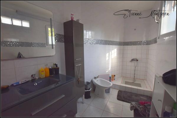 Maison à Luzech, 69 m², 2 chambres, à finir de rénover, avec terrasse