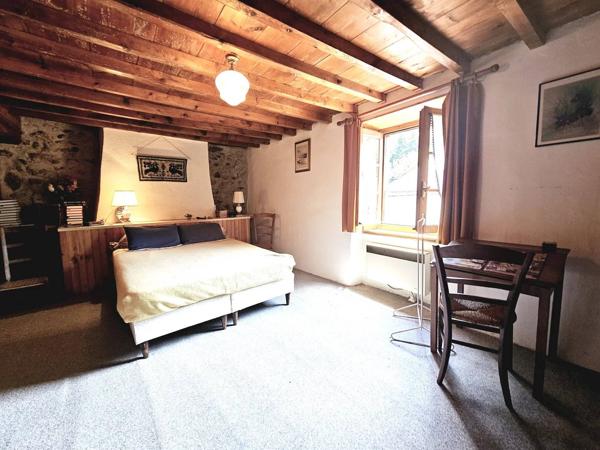 Maison en pierre de 3 chambres avec parking & atelier