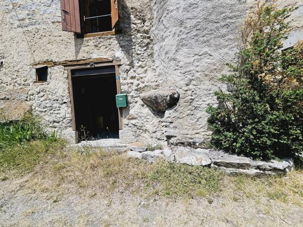 Maison en pierre de 3 chambres avec parking & atelier