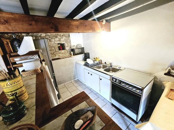 Maison en pierre de 3 chambres avec parking & atelier