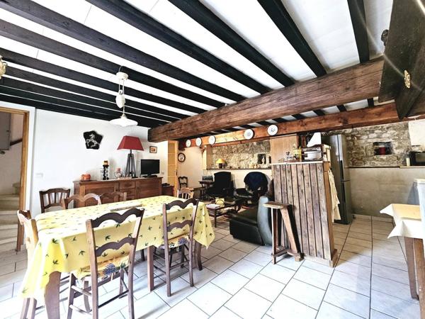 Maison en pierre de 3 chambres avec parking & atelier
