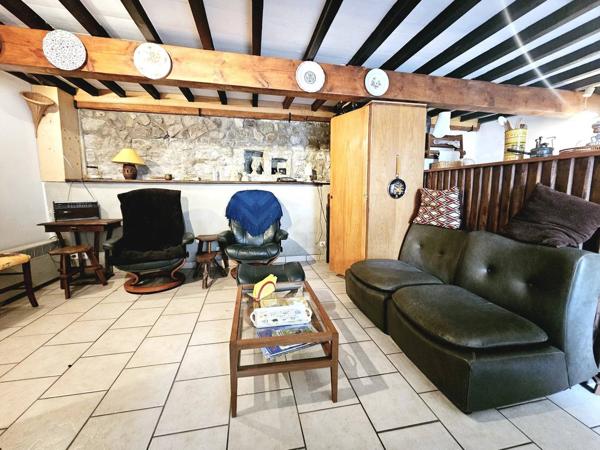 Maison en pierre de 3 chambres avec parking & atelier