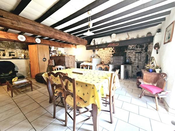 Maison en pierre de 3 chambres avec parking & atelier