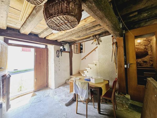 Maison en pierre de 3 chambres avec parking & atelier