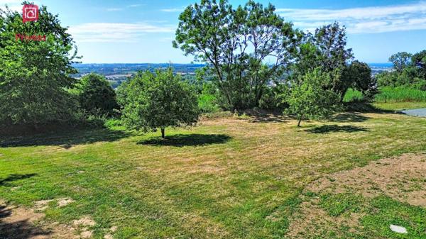 Maison et terrain de 1615m² , vue mer lointaine  Plestin Les Greves