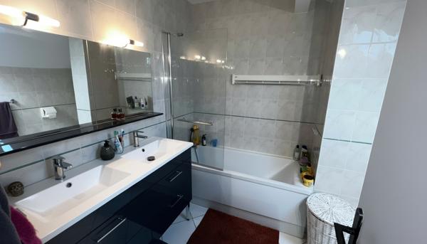 (95420) MAGNY EN VEXIN  , Maison 8 pièces ,120m2 , grand  séjour, 4 chambres, garage , jardin clos