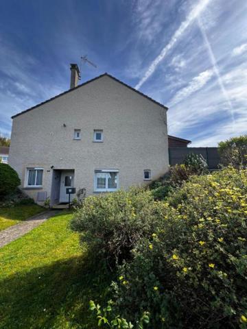 (95420) MAGNY EN VEXIN  , Maison 8 pièces ,120m2 , grand  séjour, 4 chambres, garage , jardin clos