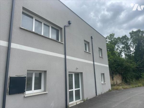 LOCAL COMMERCIAL DE 95 M² - NATIONALE 10