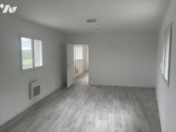 LOCAL COMMERCIAL DE 95 M² - NATIONALE 10