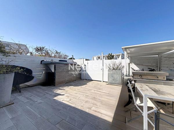 Double Marina en duplex en parfait état avec appontement XXL