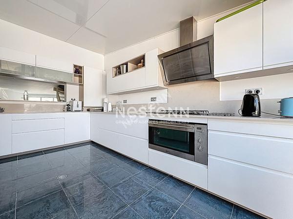 Double Marina en duplex en parfait état avec appontement XXL