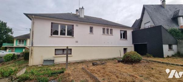 LA GUERCHE DE BGNE - Centre ville - Maison avec terrain
