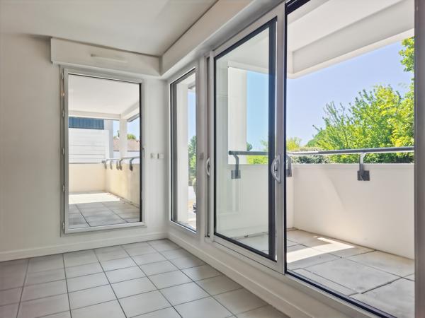 Appartement
         2 pièces
        - 54 m² Exclusivité 186 500 € *