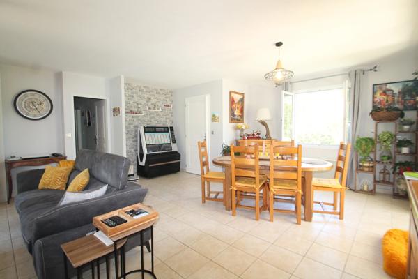 Maison à vendre 4 pièces 109m² proche de CASTELJALOUX (47) garages, terrain 9800m²