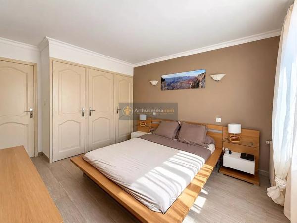 Vente                                                      Maison
                        
                     5 pièces                      130 m2                     à Saint-Raphaël