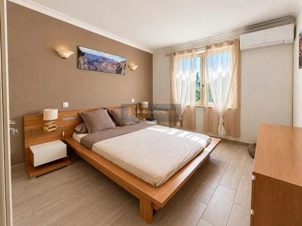 Vente                                                      Maison
                        
                     5 pièces                      130 m2                     à Saint-Raphaël