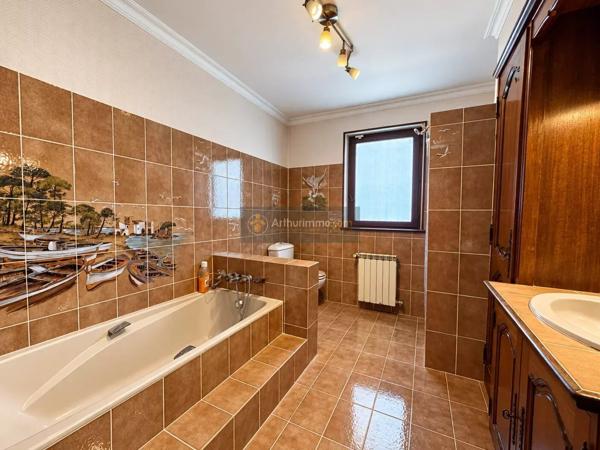 Vente                                                      Maison
                        
                     5 pièces                      130 m2                     à Saint-Raphaël