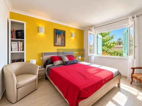 Vente                                                      Maison
                        
                     5 pièces                      130 m2                     à Saint-Raphaël
