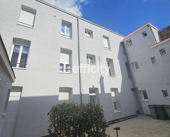 Immeuble
        
        - 560 m² 1 390 000 € *