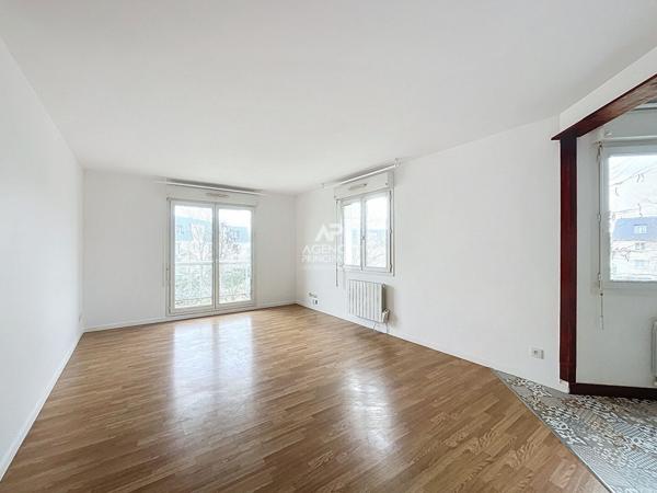 Appartement 3 pièces - 66.49 m² - CHATOU Loyer 1 290 €/mois charges comprises **  - Référence  148496