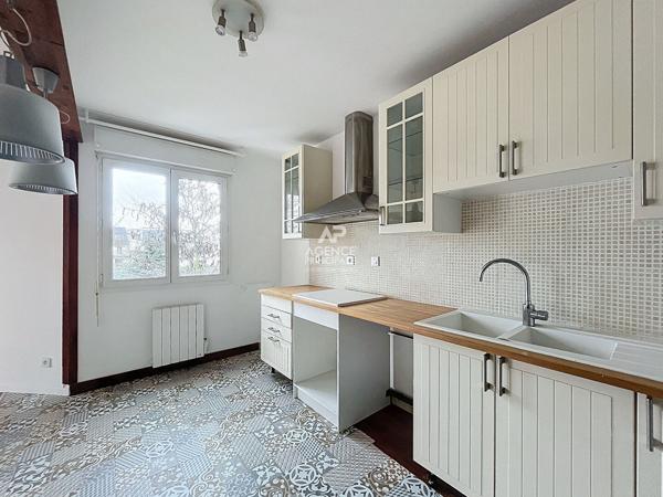Appartement 3 pièces - 66.49 m² - CHATOU Loyer 1 290 €/mois charges comprises **  - Référence  148496