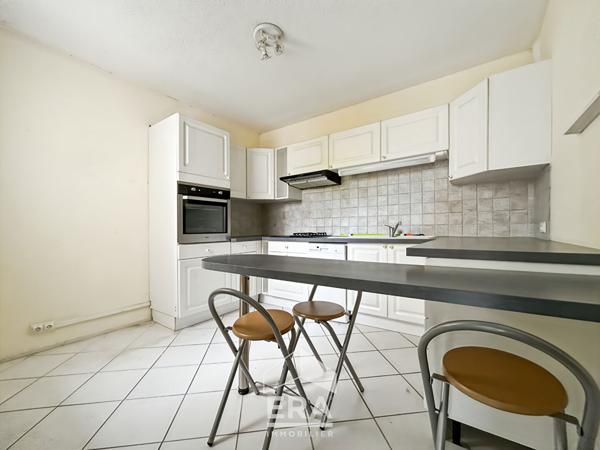 Spacieux T2 lumineux avec balcon et vue dégagée et tram à pied