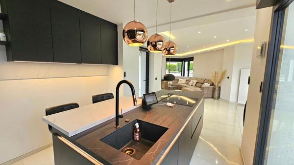 Maison d'Architecte - 2 Chambres - 2 Sdb - Garage - Jardin 2700 m2