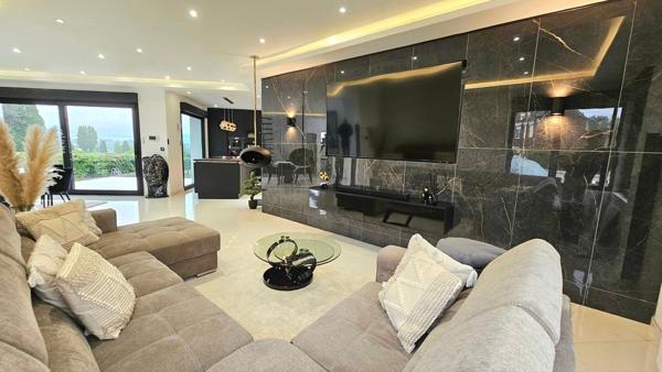 Maison d'Architecte - 2 Chambres - 2 Sdb - Garage - Jardin 2700 m2