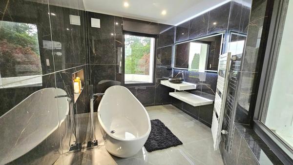 Maison d'Architecte - 2 Chambres - 2 Sdb - Garage - Jardin 2700 m2