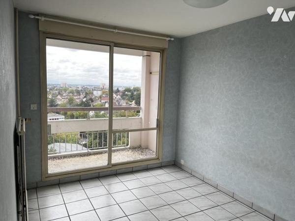 APPARTEMENT TYPE II, secteur Tire Pesseau, 13ème étage avec annexes