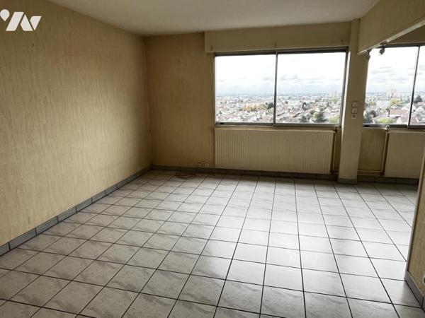 APPARTEMENT TYPE II, secteur Tire Pesseau, 13ème étage avec annexes