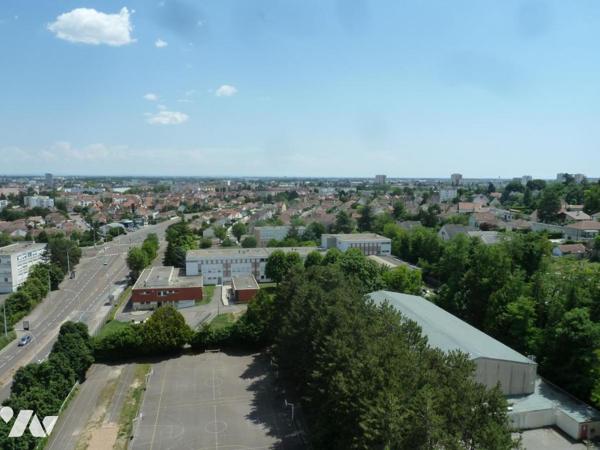 APPARTEMENT TYPE II, secteur Tire Pesseau, 13ème étage avec annexes