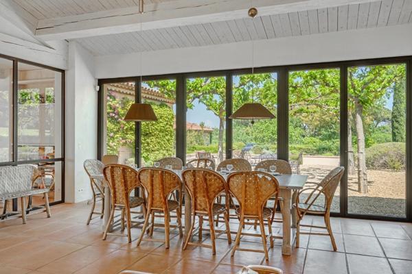 ROQUEBRUNE SUR ARGENS VILLA 7 PIÈCES  5 CHAMBRES  170 m² VUE GOLFE