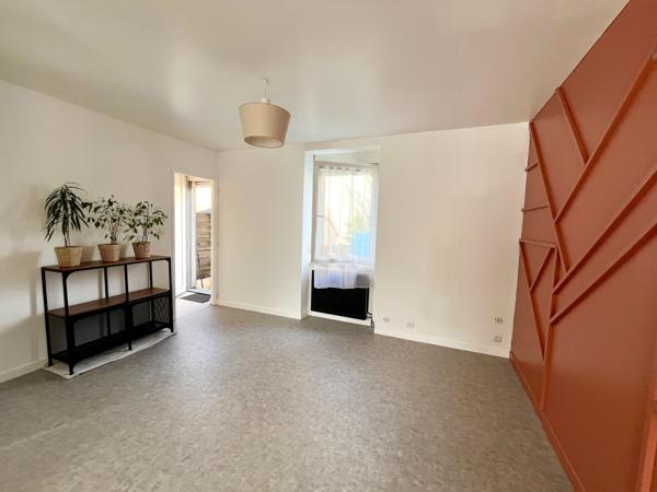 Maison
                                                                                                                                                                                                                                                                                                                        3 pièce(s)                                                                                                                                                                                                          2 chambre(s)                                                                                                                                                                                                          58  m²