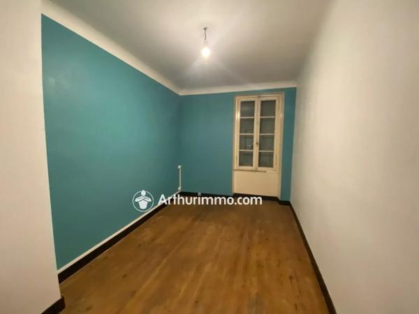 Vente                                                      Immeuble
                        
                     7 pièces                      157 m2                     à Matha