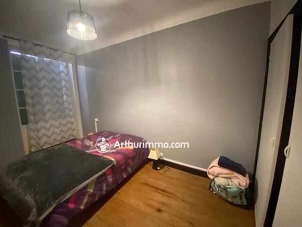 Vente                                                      Immeuble
                        
                     7 pièces                      157 m2                     à Matha