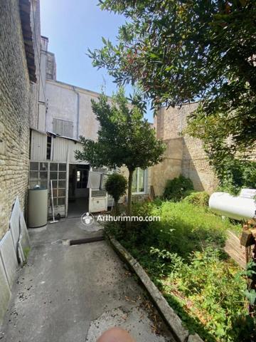 Vente                                                      Immeuble
                        
                     7 pièces                      157 m2                     à Matha