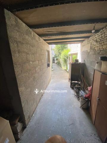 Vente                                                      Immeuble
                        
                     7 pièces                      157 m2                     à Matha